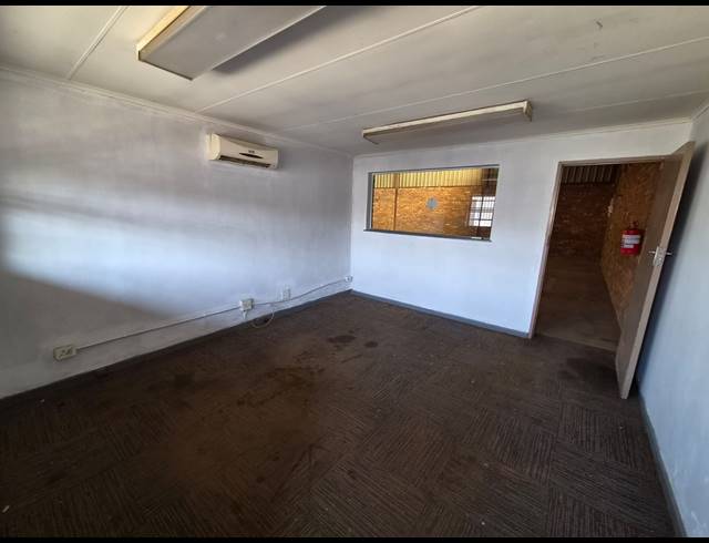 194M² WAREHOUSE TO LET IN WADEVILLE